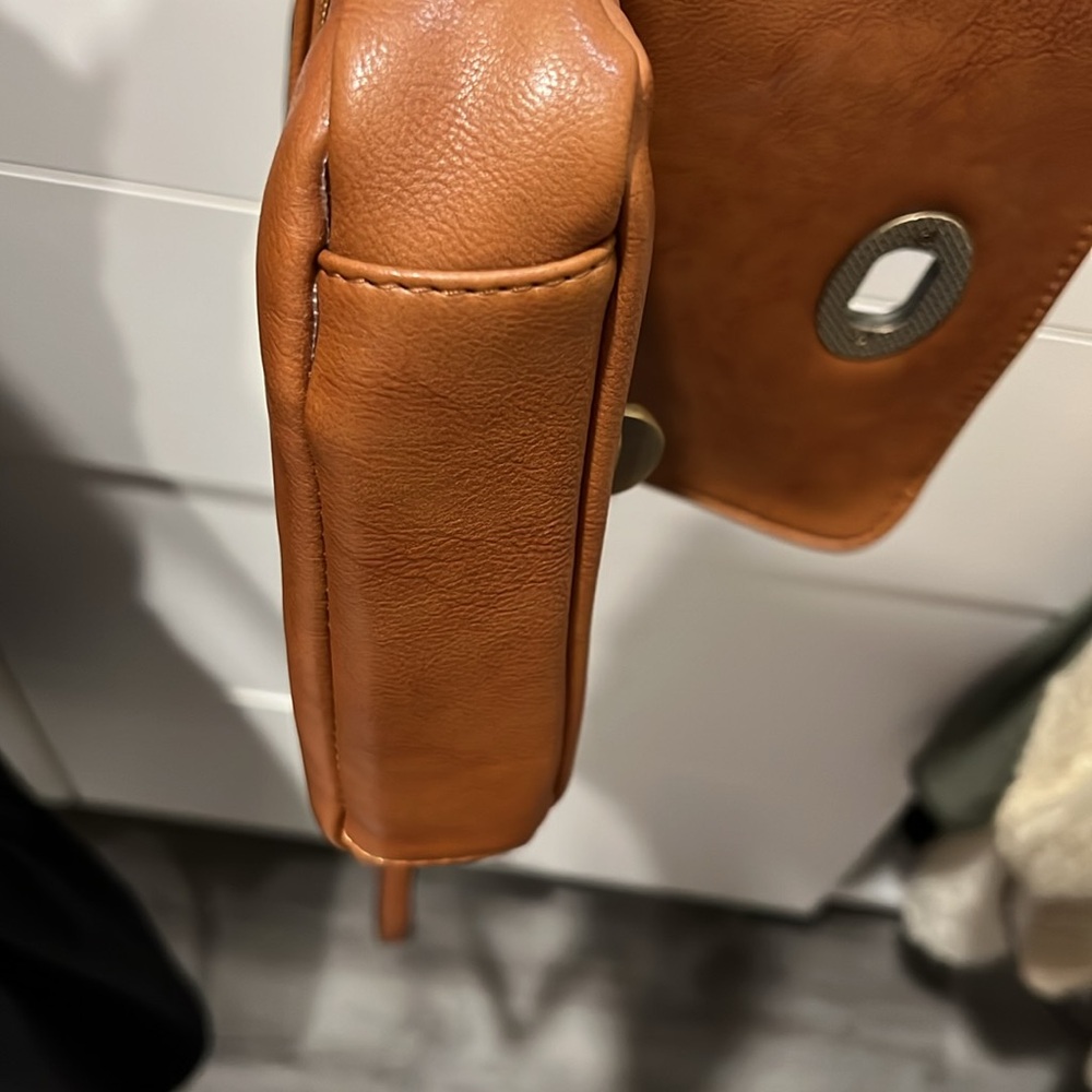 Kelly & Katie leather crossbody - Picture 7 of 8